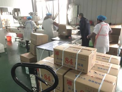 我們?cè)诂F(xiàn)場(chǎng) | 綿竹多家企業(yè)轉(zhuǎn)型引進(jìn)口罩防護(hù)服生產(chǎn)線